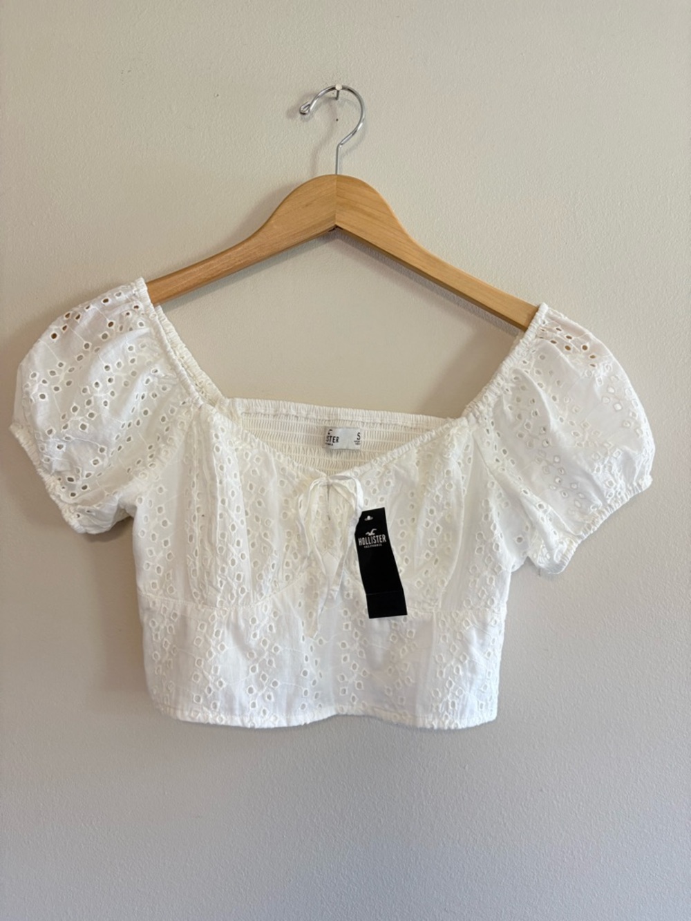 Hollister White Eyelet Puff-Sleeve Tie-Front Crop Top Size Small NWT $34